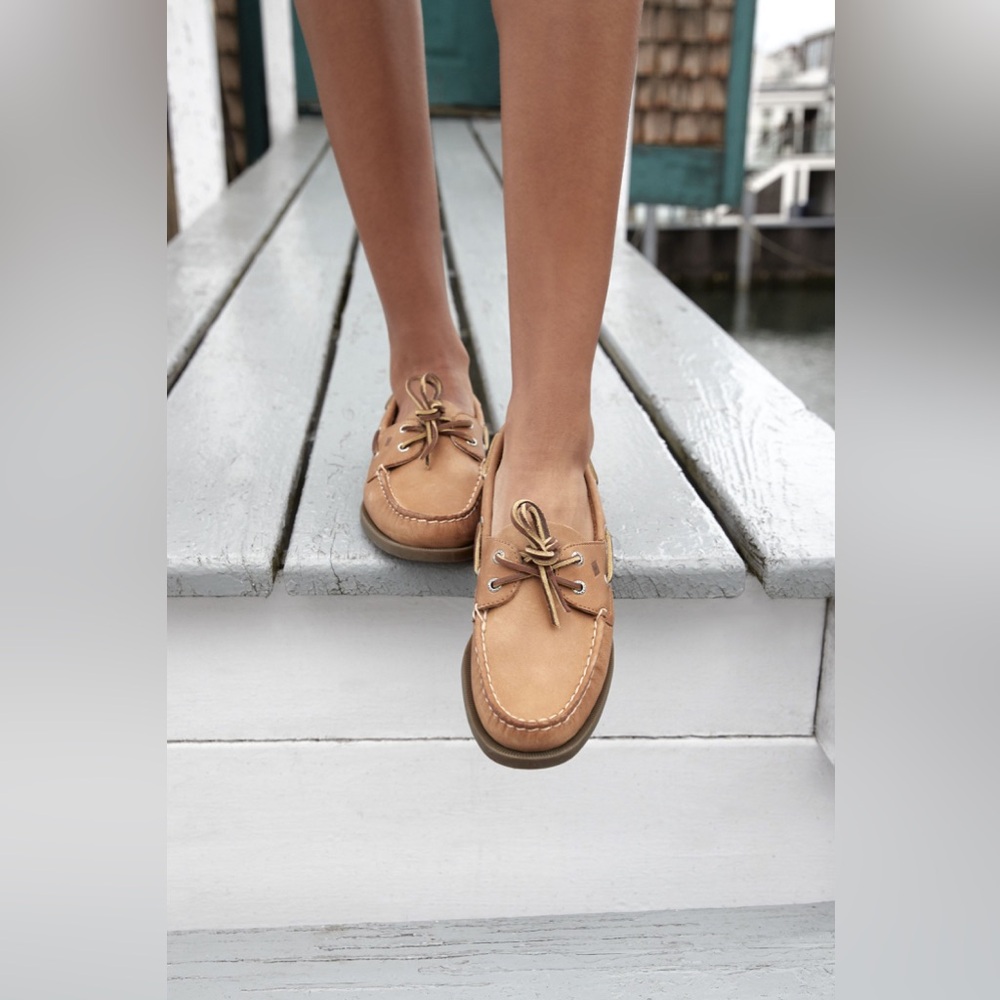 NEW Women’s leather Authentic Original boat shoe Sperry Topsiders beige sz 8